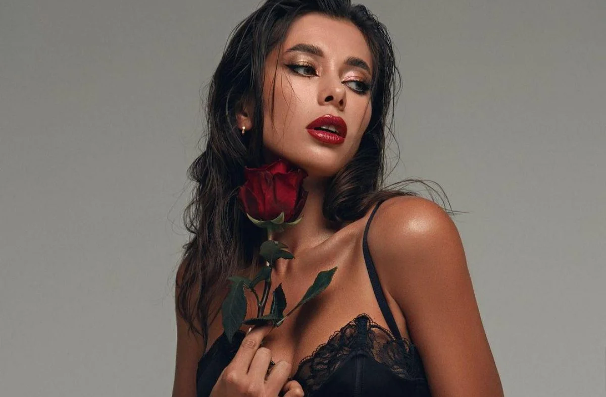 Міс Україна Всесвіт Анна Неплях захопила мережу ідеальними формами у білизні