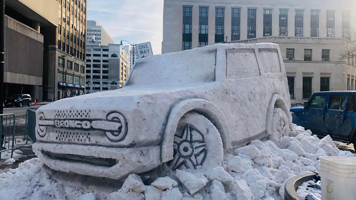 Подивіться на снігову копію Ford Bronco у натуральну величину - фото 1