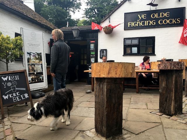 В Англії через пандемію закрився найстаріший паб країни, який працював 1229 років - фото 495634