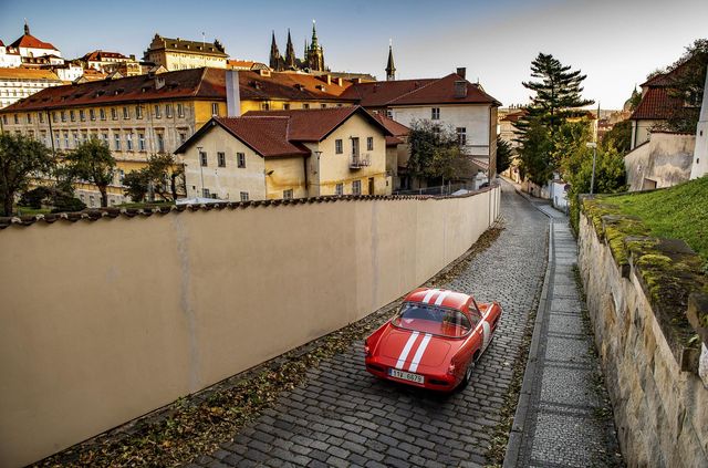 У дусі ретро: Skoda відновила унікальне гоночне купе з 60-х - фото 495665