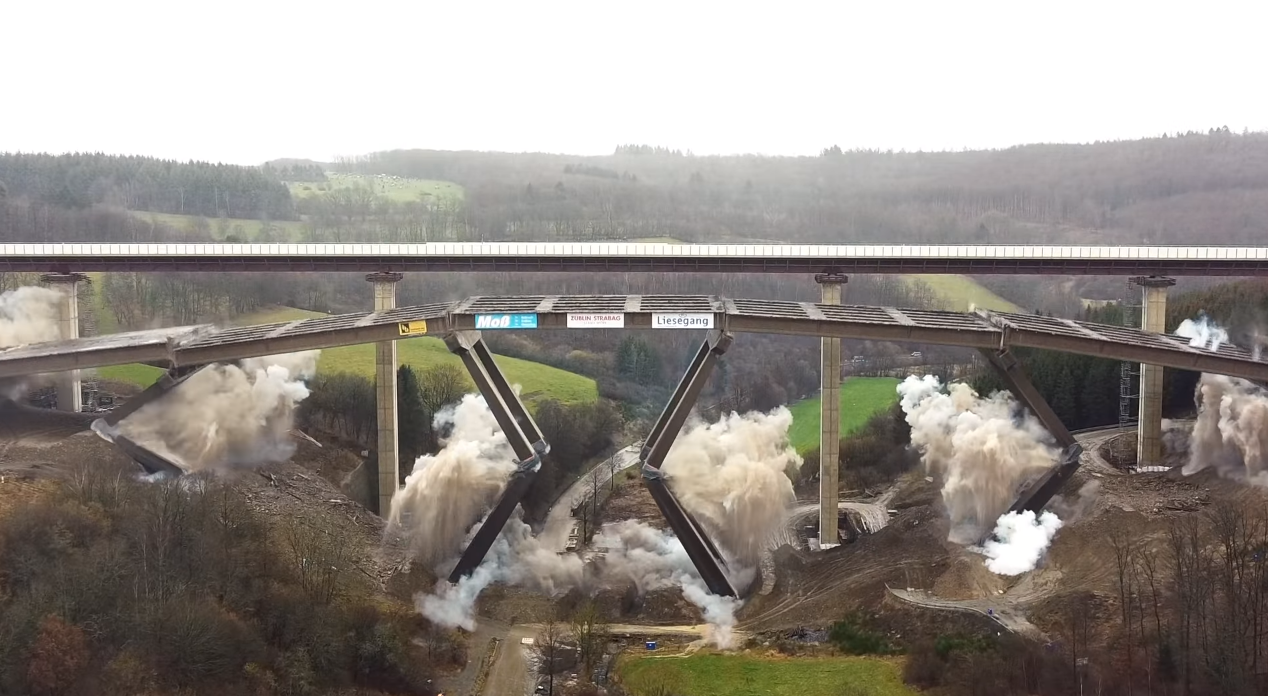 У Німеччині підірвали міст заввишки 72 метрів: відео моменту рекордного демонтажу
