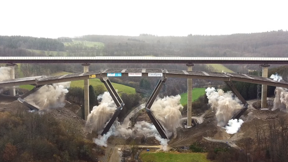 У Німеччині підірвали міст заввишки 72 метрів: відео моменту рекордного демонтажу - фото 1