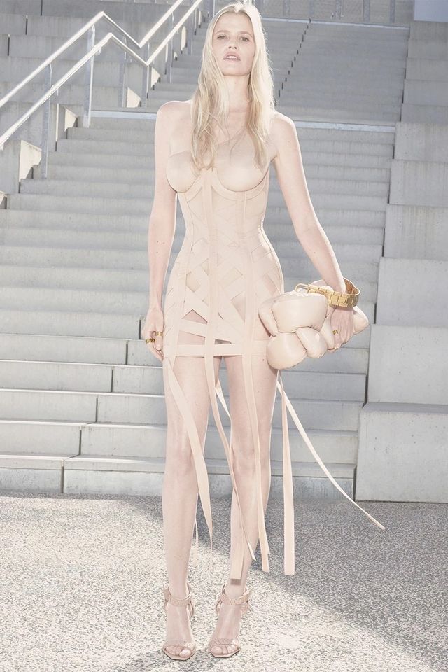 Наомі Кемпбелл і Карла Бруні знялися у кампанії Balmain: вишукані фото - фото 495800