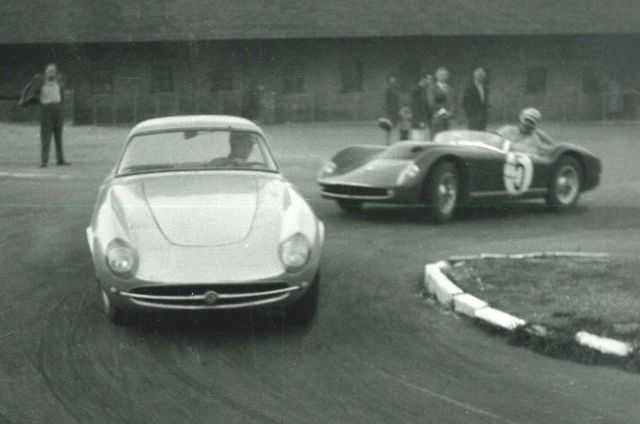 Skoda відновила унікальне гоночне купе з 60-х, використовуючи уламки двох екземплярів - фото 495808