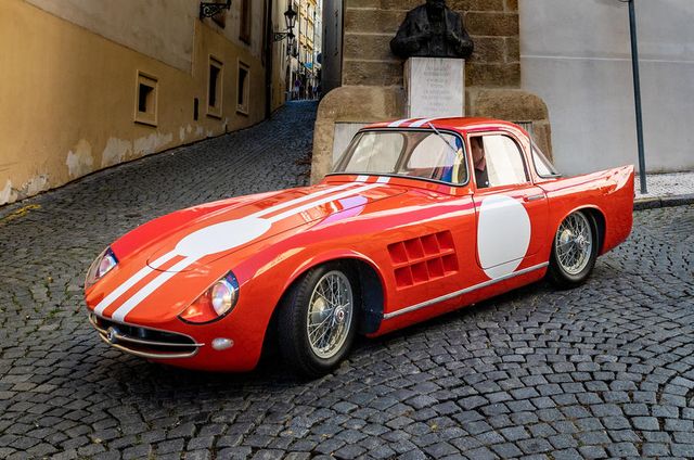 Skoda відновила унікальне гоночне купе з 60-х, використовуючи уламки двох екземплярів - фото 495812