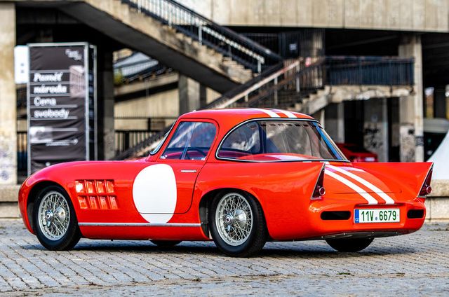 Skoda відновила унікальне гоночне купе з 60-х, використовуючи уламки двох екземплярів - фото 495813