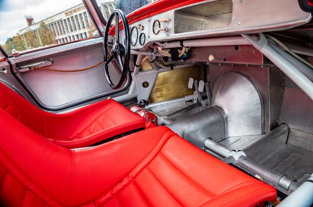 Skoda відновила унікальне гоночне купе з 60-х, використовуючи уламки двох екземплярів - фото 495814