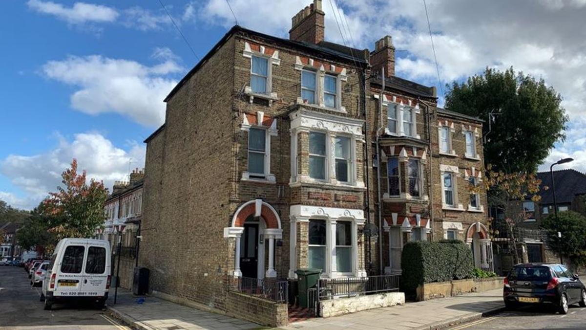 У Лондоні продають крихітну квартиру: її площу порівнюють з розмірами ванної кімнати