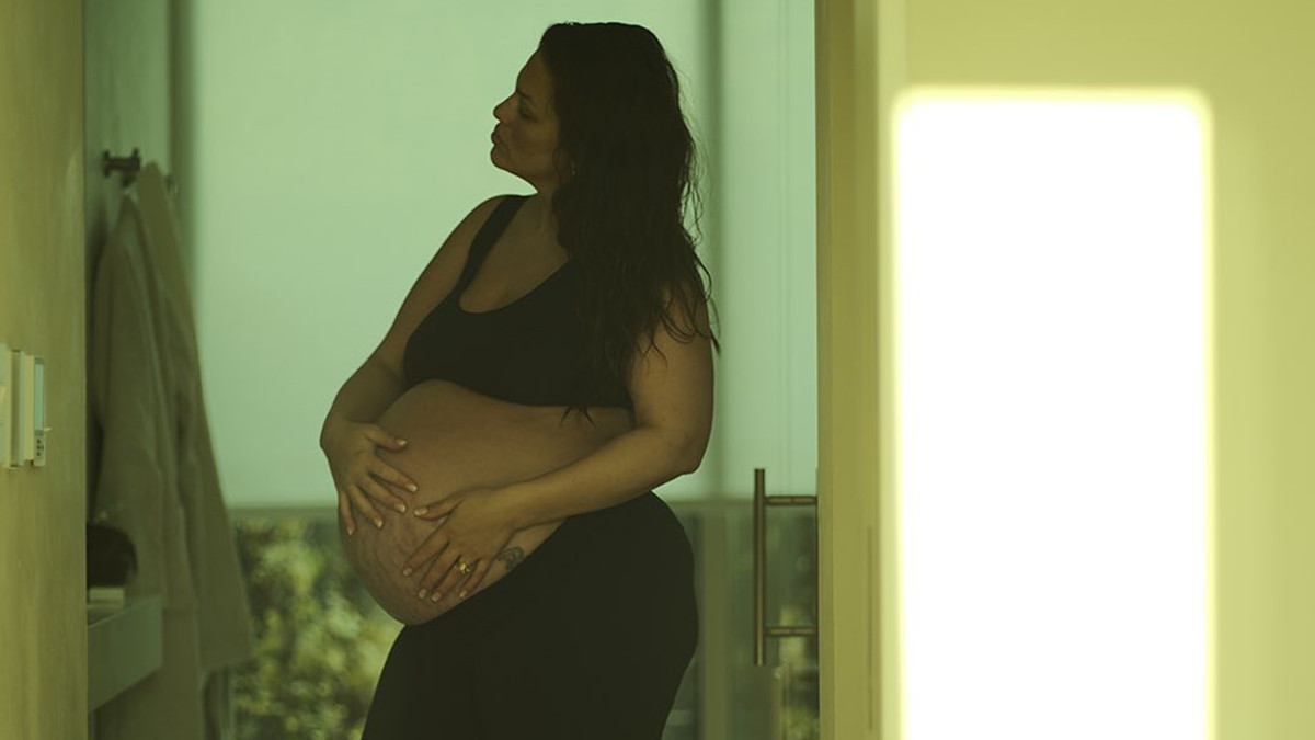 Ешлі Грем вперше показала на теплому фото новонароджених близнюків - фото 1