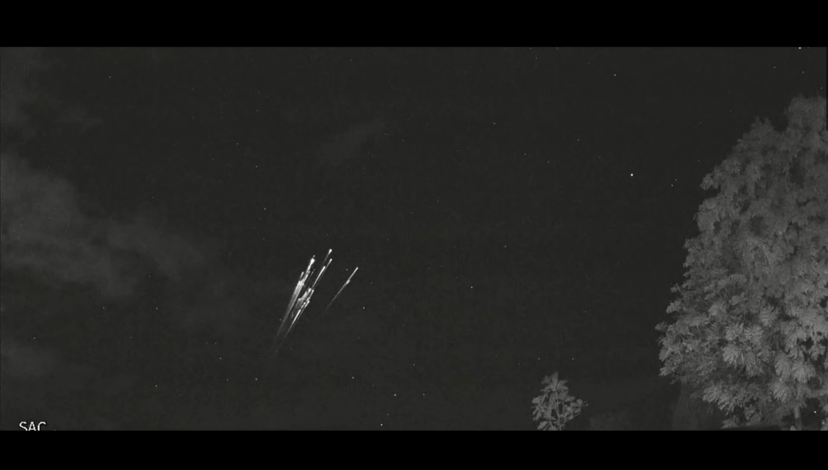 Супутники Ілона Маска видовищно згоріли в атмосфері: дивіться відео