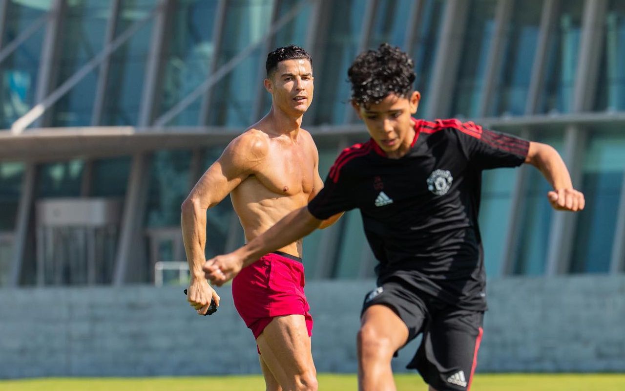 11-річний син Кріштіану Роналду підписав новий футбольний контракт