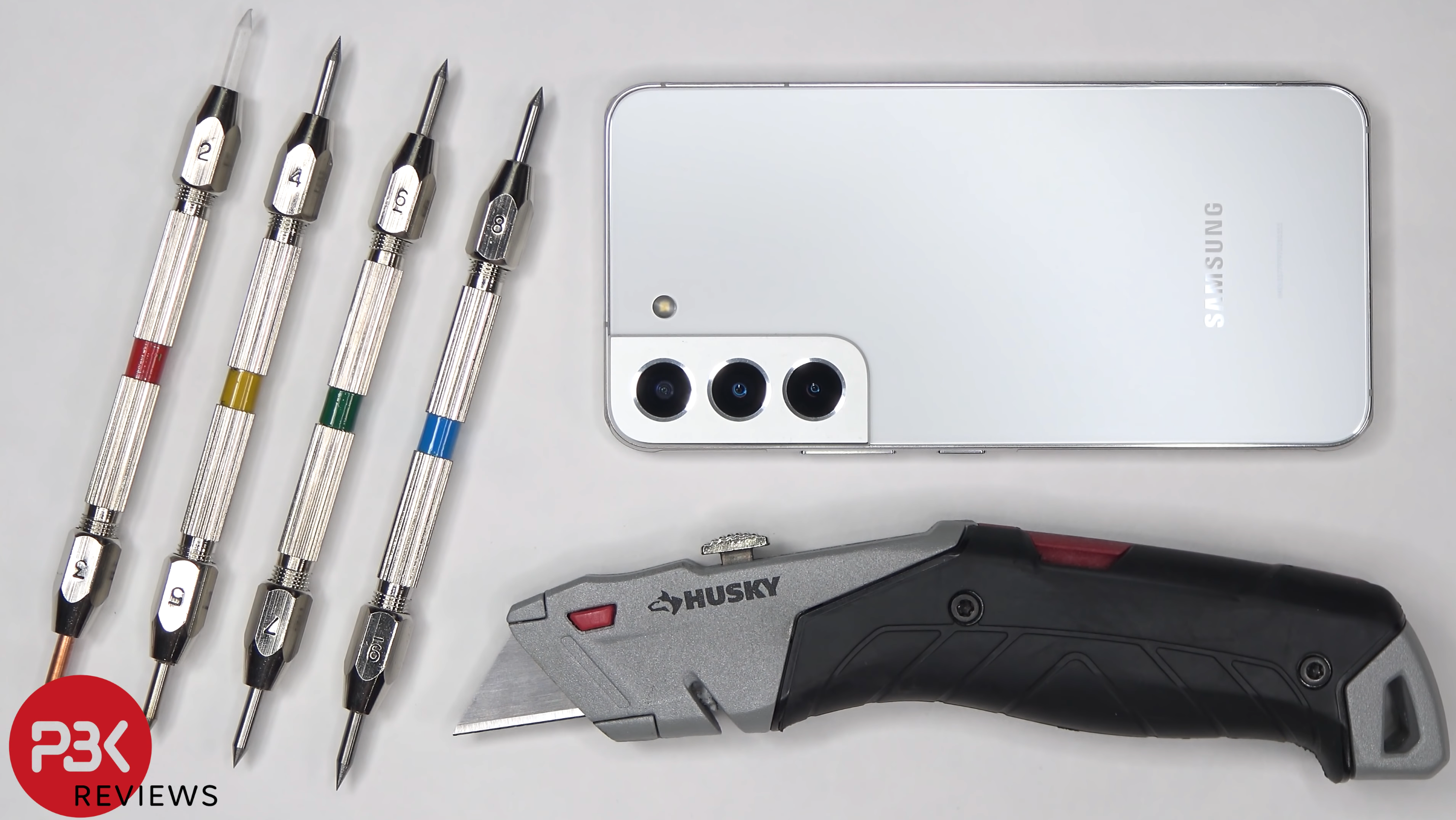 Новенькому Samsung Galaxy S22 влаштували тест на живучість