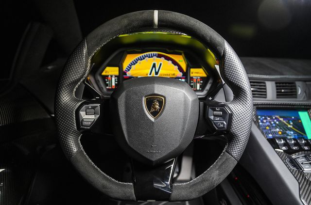 Рідкісний Lamborghini Aventador без пробігу пустили з молотка: його ціна вражає - фото 496427