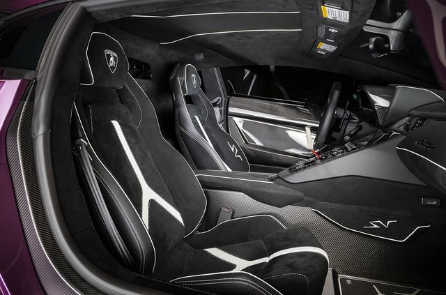 Рідкісний Lamborghini Aventador без пробігу пустили з молотка: його ціна вражає - фото 496431