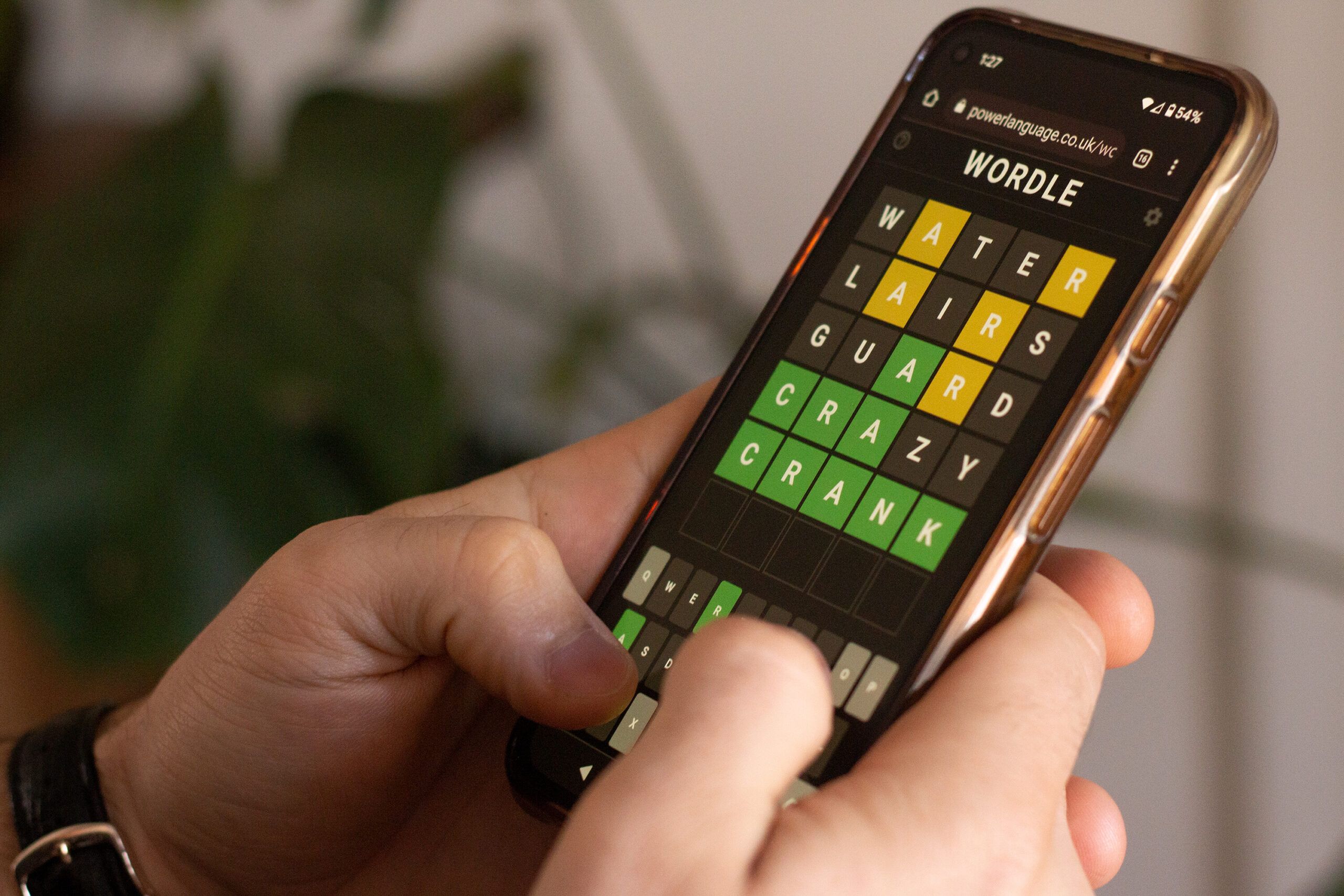Вірусна гра Wordle допомогла врятувати пенсіонерку, яку тримали у заручниках