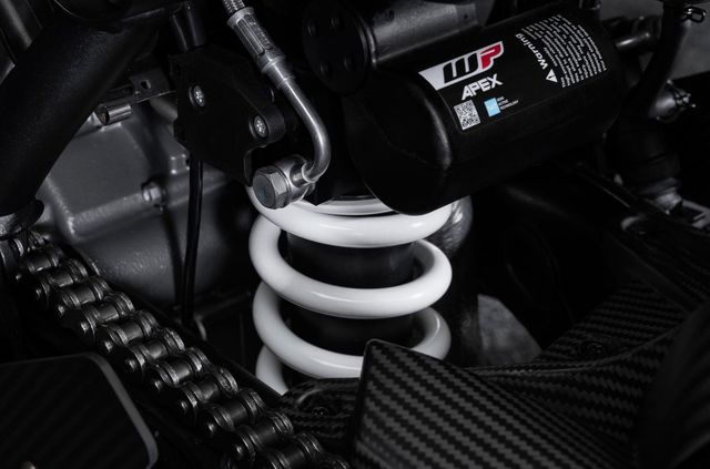 Потужний і стильний: Brabus випустив свій перший мотоцикл - фото 496473