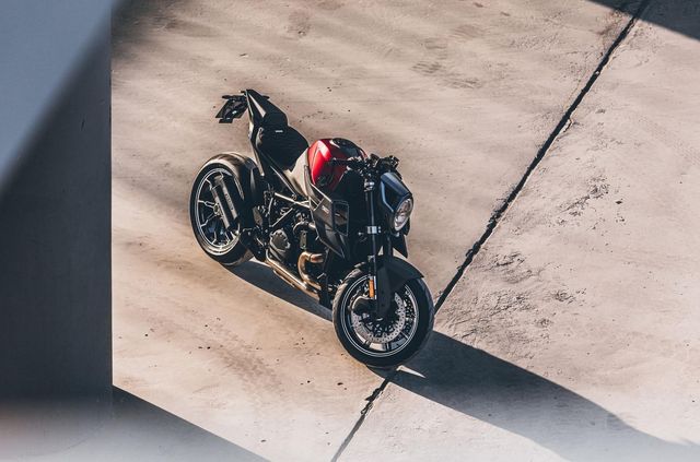 Потужний і стильний: Brabus випустив свій перший мотоцикл - фото 496477