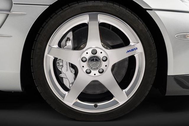 Цей унікальний Mercedes-Benz SLR McLaren збудували для відомого колекціонера - фото 496568