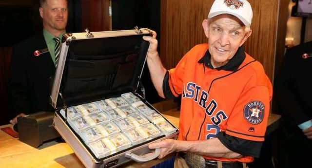 Американець зробив шалену ставку на футбольний матч: ця сума стала рекордною - фото 496605