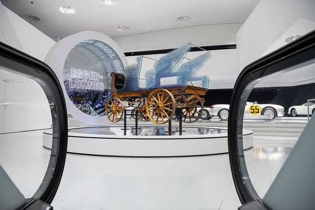 Найстаріший електромобіль Porsche показали публіці: фото 123-річної машини - фото 496607