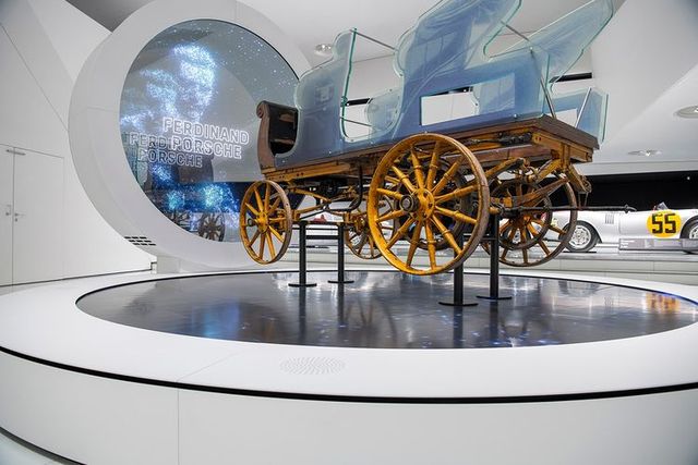 Найстаріший електромобіль Porsche показали публіці: фото 123-річної машини - фото 496608