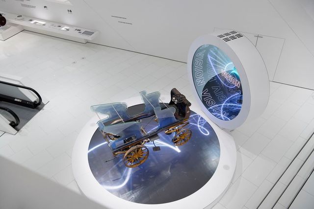 Найстаріший електромобіль Porsche показали публіці: фото 123-річної машини - фото 496610