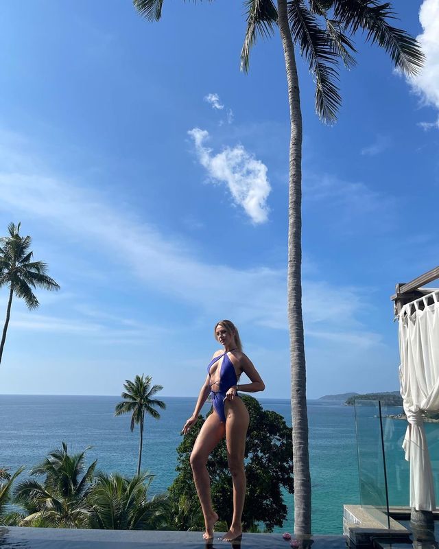 Зваблива Леся Нікітюк завела мережу розкішною фігурою у купальнику - фото 496637