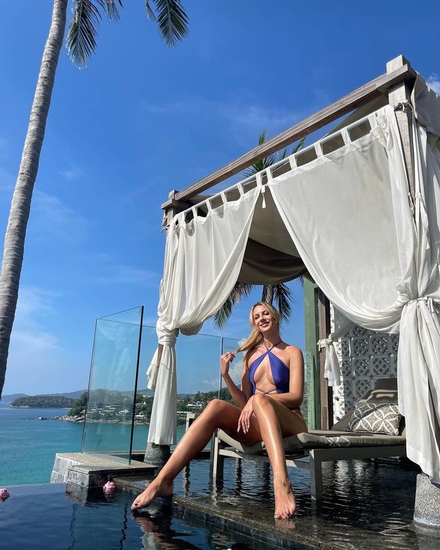 Зваблива Леся Нікітюк завела мережу розкішною фігурою у купальнику - фото 496638