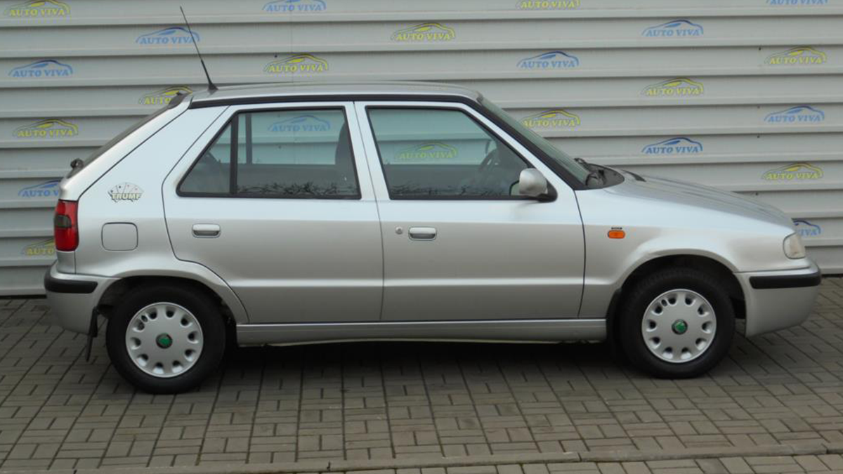 Капсула часу: Skoda Felicia з 2000 року виставили на продаж за кругленьку суму