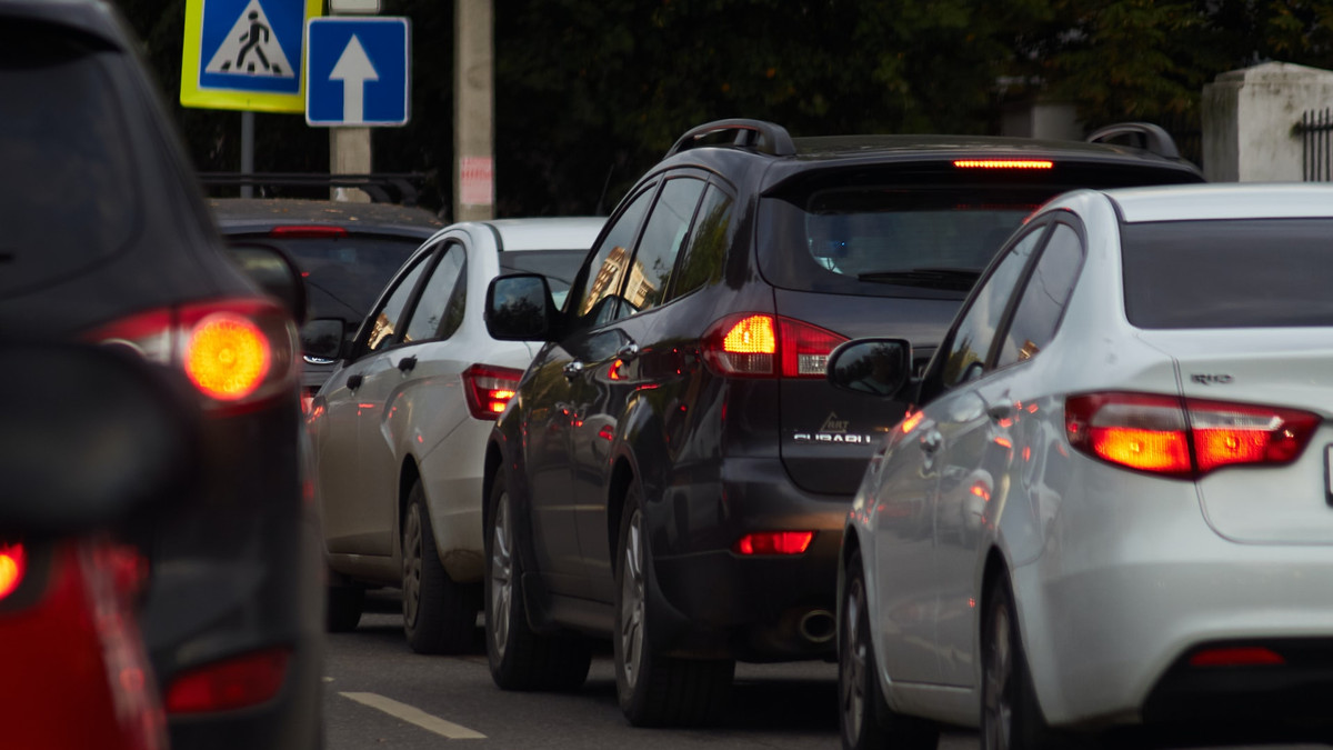 Скільки автомобілів їздить дорогами Києва щодня: цікава статистика - фото 1