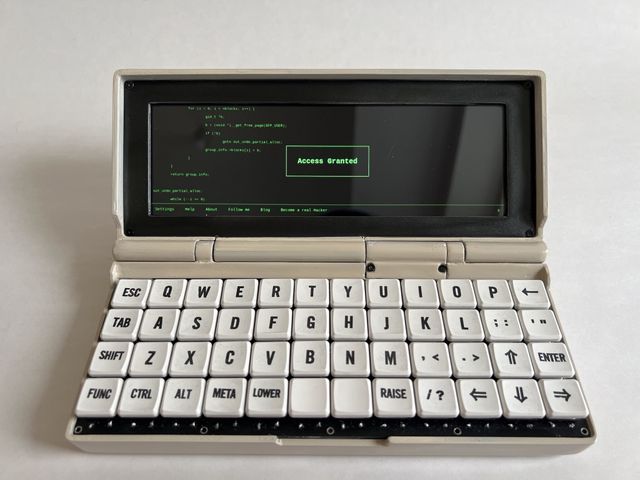 Інженер власноруч зібрав ноутбук з механічною клавіатурою та сенсорним екраном - фото 496944