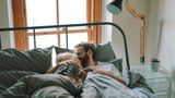 Чому чоловіки засинають після сексу: науковиця все пояснила