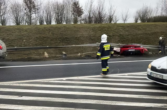 У Польщі розбили Ferrari за 330 тисяч доларів: фото епічної аварії - фото 497007