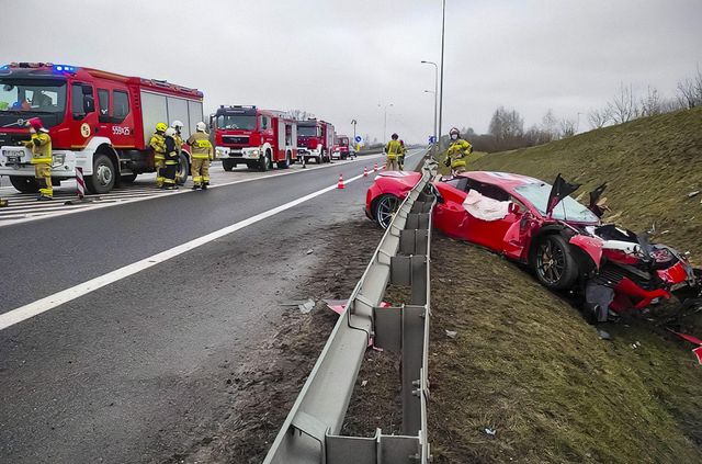 У Польщі розбили Ferrari за 330 тисяч доларів: фото епічної аварії - фото 497011