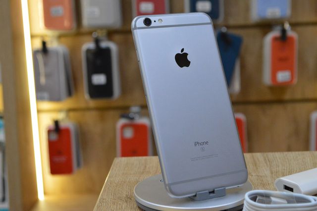 Ще одна модель iPhone не отримуватиме оновлень від Apple - фото 497053