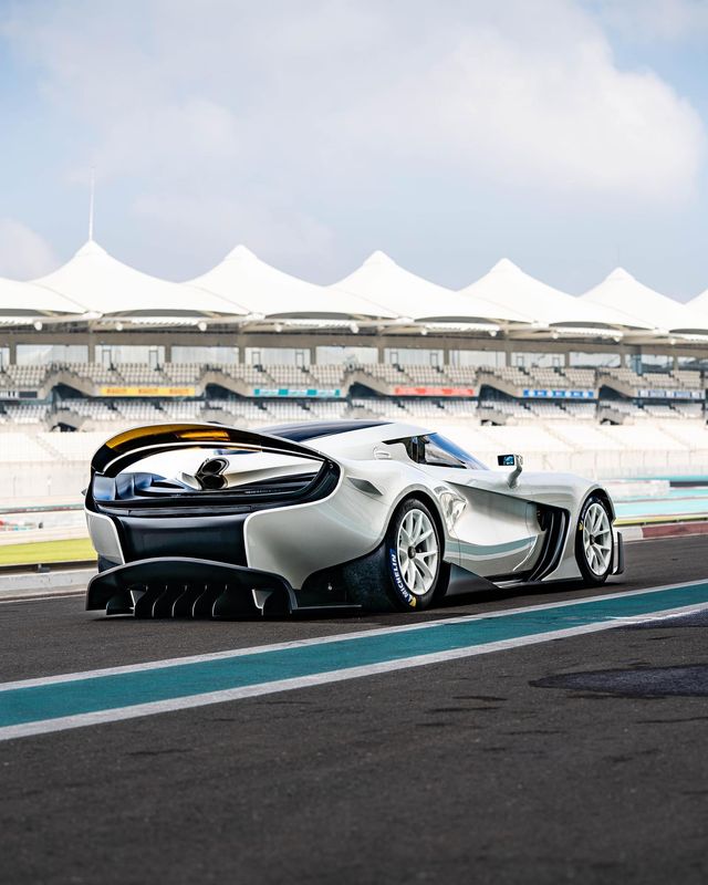 Гонщики Ле-Мана побудували розкішний суперкар на шасі Ferrari F12tdf - фото 497066