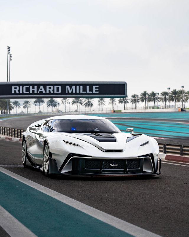 Гонщики Ле-Мана побудували розкішний суперкар на шасі Ferrari F12tdf - фото 497067