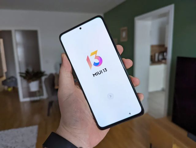 Напередодні анонсу у мережі з'явилися реальні фото смартфона POCO X4 Pro - фото 497247