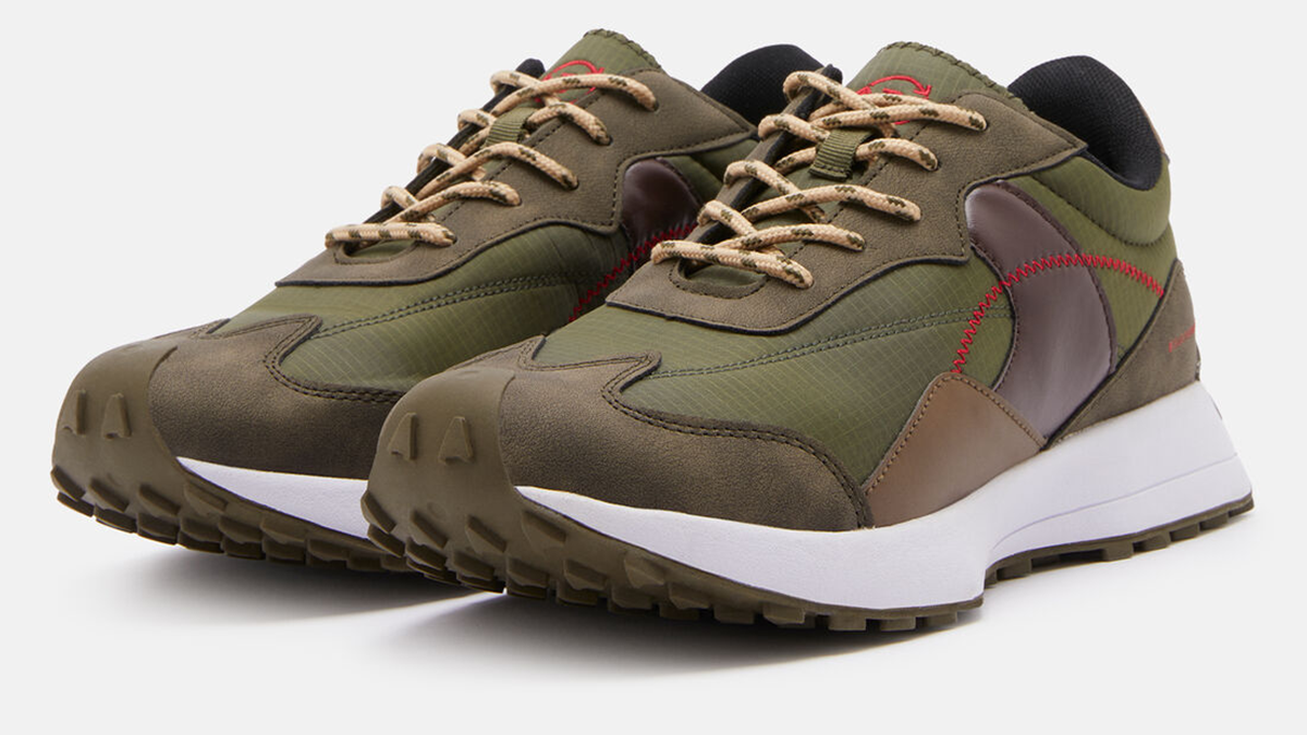 Італійський бренд випустив екологічні кросівки, переробивши 8 пластикових пляшок