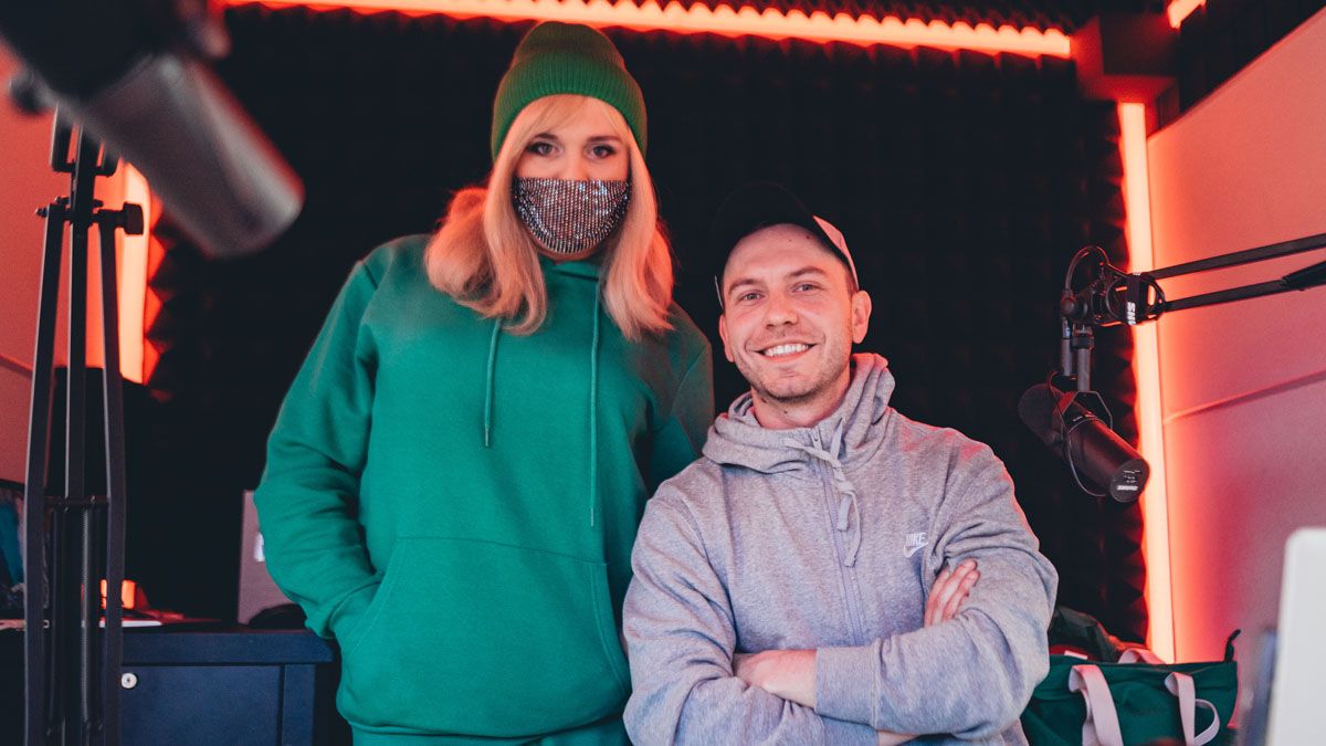 Белла Огурцова та Артур Адамов проїхалися Києвом на MAXIмобілі: яскраві фото