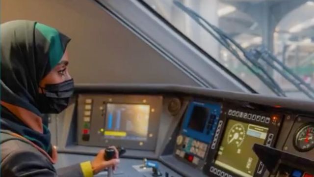У Саудівській Аравії вперше з'явилися вакансії для жінок-машиністів - фото 497730