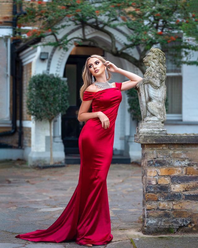 Дівчина тижня: фіналістка 'Міс Англія' Міллі Евератт, яка стала далекобійницею - фото 497760