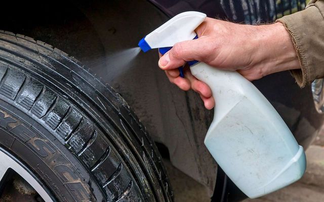 Що робити, якщо у дорозі проколи одразу два колеса, а запаска – одна: 3 варіанти ремонту - фото 497779