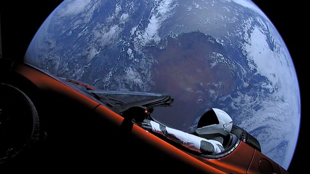 4 роки у космосі: скільки кілометрів пролетіла Tesla Roadster на шляху до Марса - фото 497832