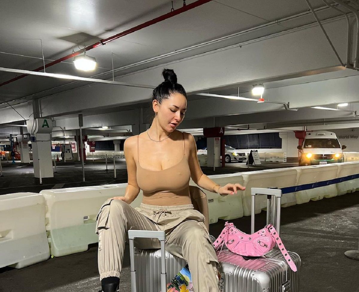 Блогерка зі США показала, що входить у політ у бізнес-класі: відео