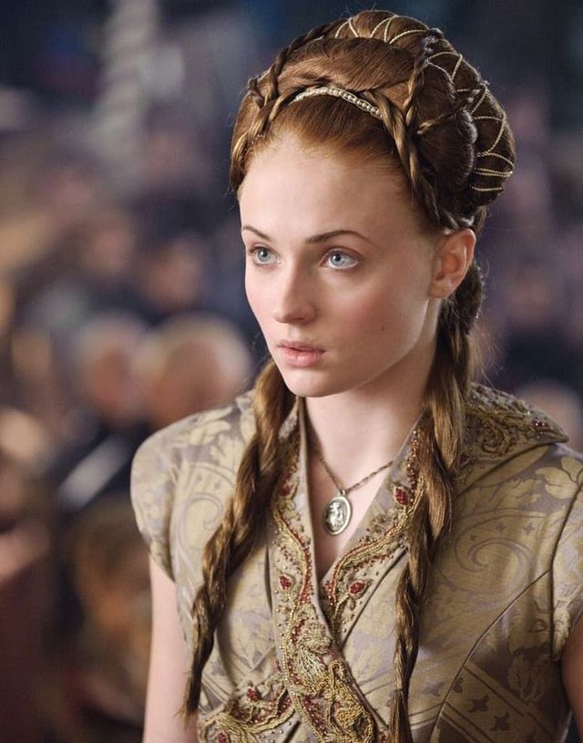 Найгарячіші образи Софі Тернер за всю кар'єру: добірка фото іменинниці (18+) - фото 497909