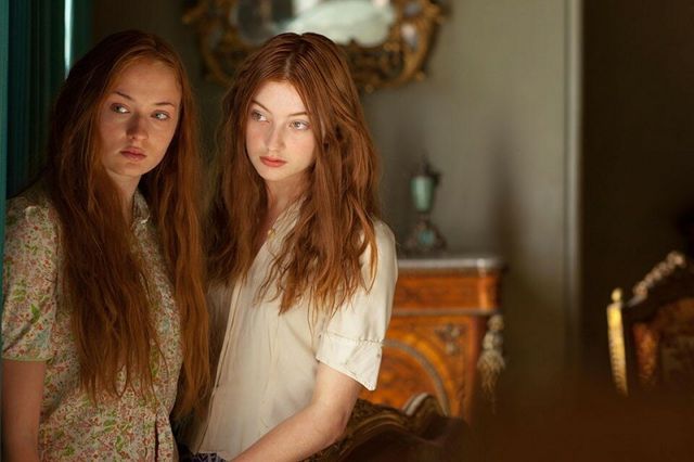 Найгарячіші образи Софі Тернер за всю кар'єру: добірка фото іменинниці (18+) - фото 497910