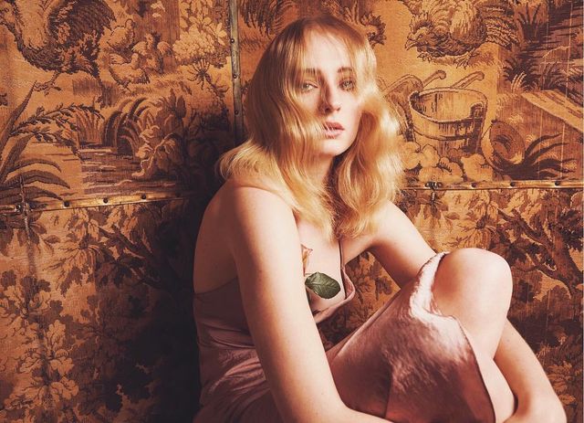 Найгарячіші образи Софі Тернер за всю кар'єру: добірка фото іменинниці (18+) - фото 497938