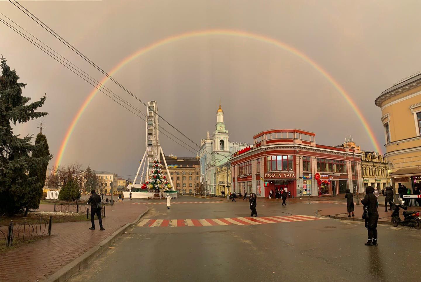 "Справжнє чудо": неймовірна веселка над Києвом захопила мережу