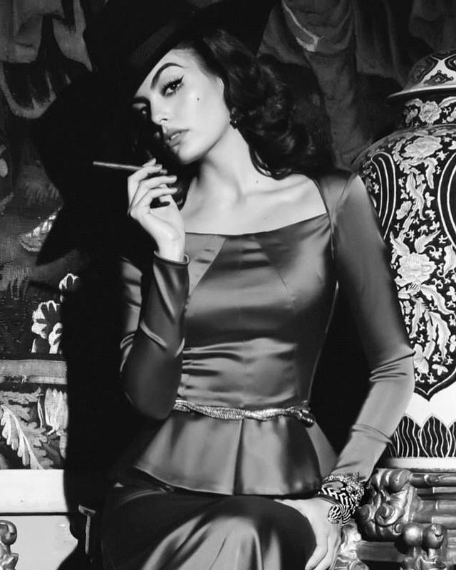 Найгарячіші образи Хімени Наваррете за всю кар'єру: добірка фото іменинниці (18+) - фото 498107